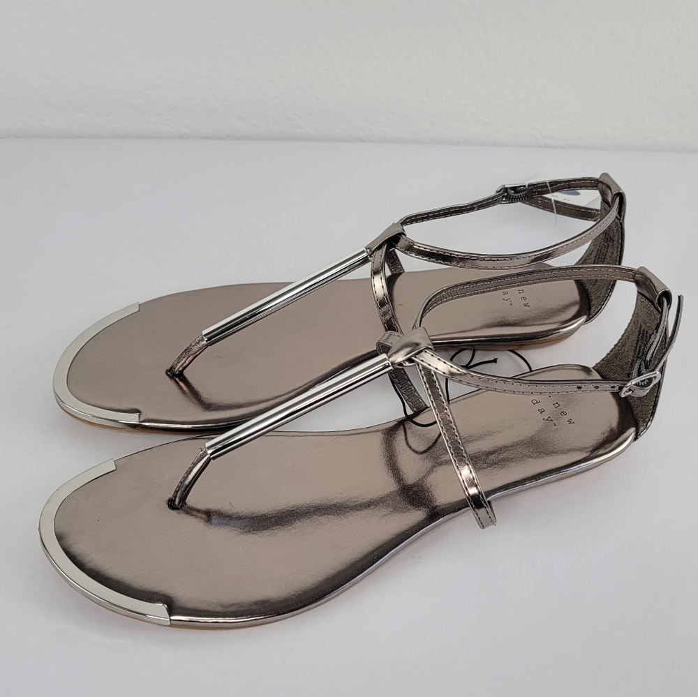 A New Day Archer Pewter T Strap Thong Sandals Sz9